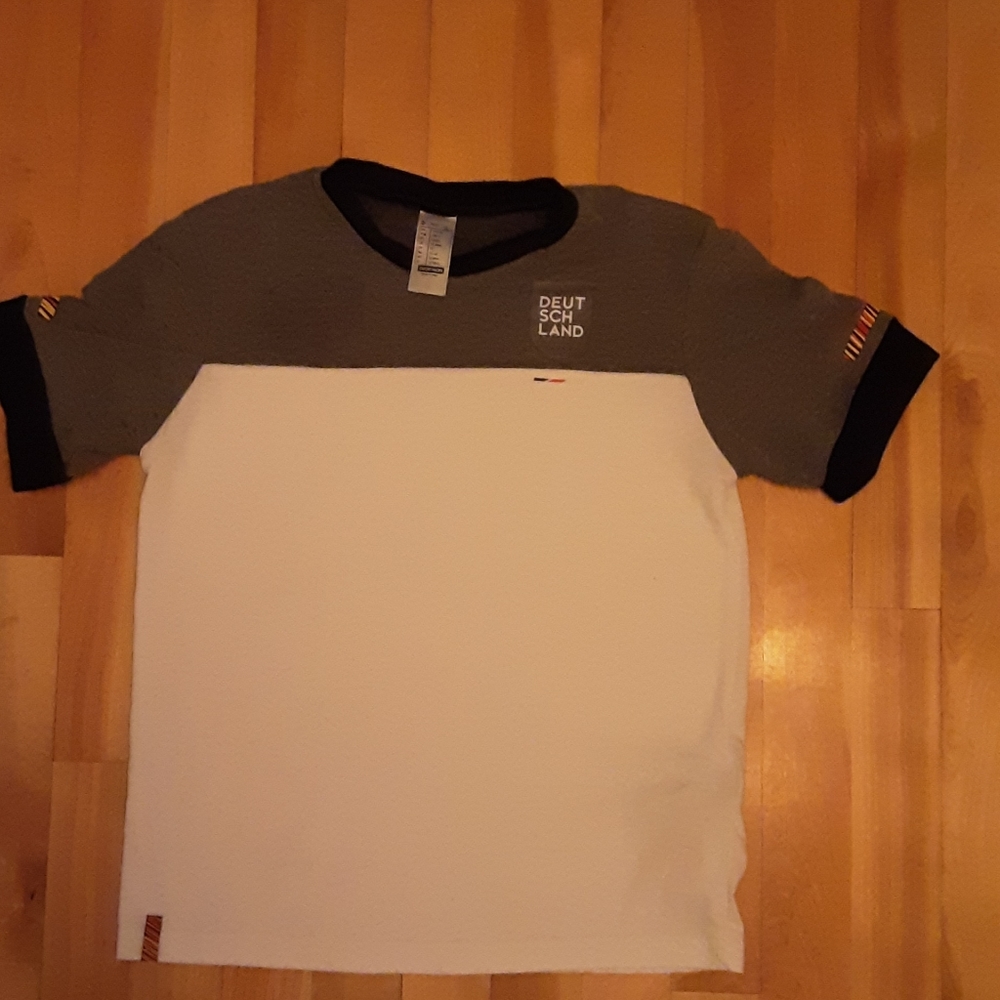 Décathlon shirt size 12